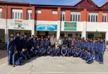 भरवाईं स्कूल में छठी से 12वीं तक विद्यार्थियों को बांटे ट्रैक सूट