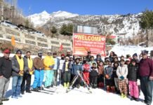 केलांग में बुनियादी स्की प्रशिक्षण कार्यक्रम का उपायुक्त ने किया शुभारंम्भ