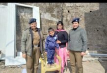 “संजौली में रोते मिले मासूम को स्थानीय पुलिस टीम ने तत्परता से परिवार से मिलाया”