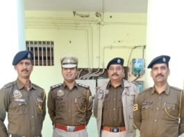 सड़क किनारे रखे लोहे के चैनल चोरी, दो आरोपी गिरफ्तार