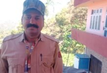 ईमानदारी की मिसाल: होमगार्ड जवान बलवीर सिंह ने लौटाए 2700 रुपये, श्रद्धालुओं ने सराहा