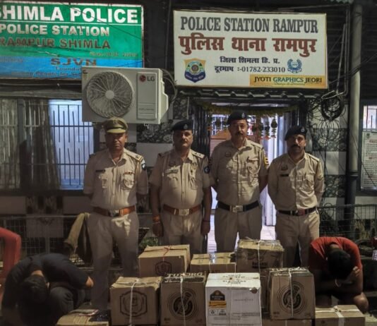 रामपुर पुलिस की बड़ी कार्रवाई: वाहन से 218 बोतल अवैध शराब बरामद, दो आरोपी गिरफ्तार