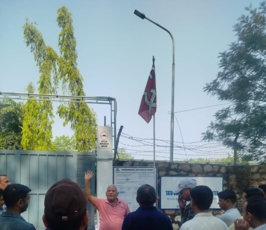 धौलाकुआं में मजदूर दिवस पर जुटे श्रमिक, लेबर कोड के खिलाफ भरी हुंकार