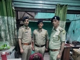 शिमला पुलिस का अभियान जारी: झाकड़ी बाजार में दुकान से भारी मात्रा में अंग्रेजी शराब जब्त