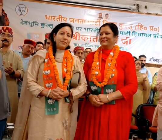 भुंतर नगर पंचायत में भाजपा को बहुमत, नव निर्वाचित पार्षद सोनिया शर्मा हुईं शामिल