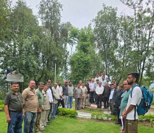 राजगढ़ में कांग्रेस की जोन कोऑर्डिनेटर बैठक आयोजित, राजा वीरभद्र सिंह व सदानंद को दी श्रद्धांजलि